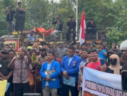 Ribuan Nelayan Lokal Merauke Demo Tolak Pengoperasian Kapal-kapal Trawl